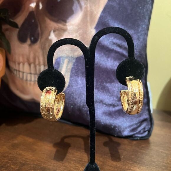 RARE VINTAGE GIVENCHY GOLD HOOPS EARRINGS🦄 - Picture 1 of 15